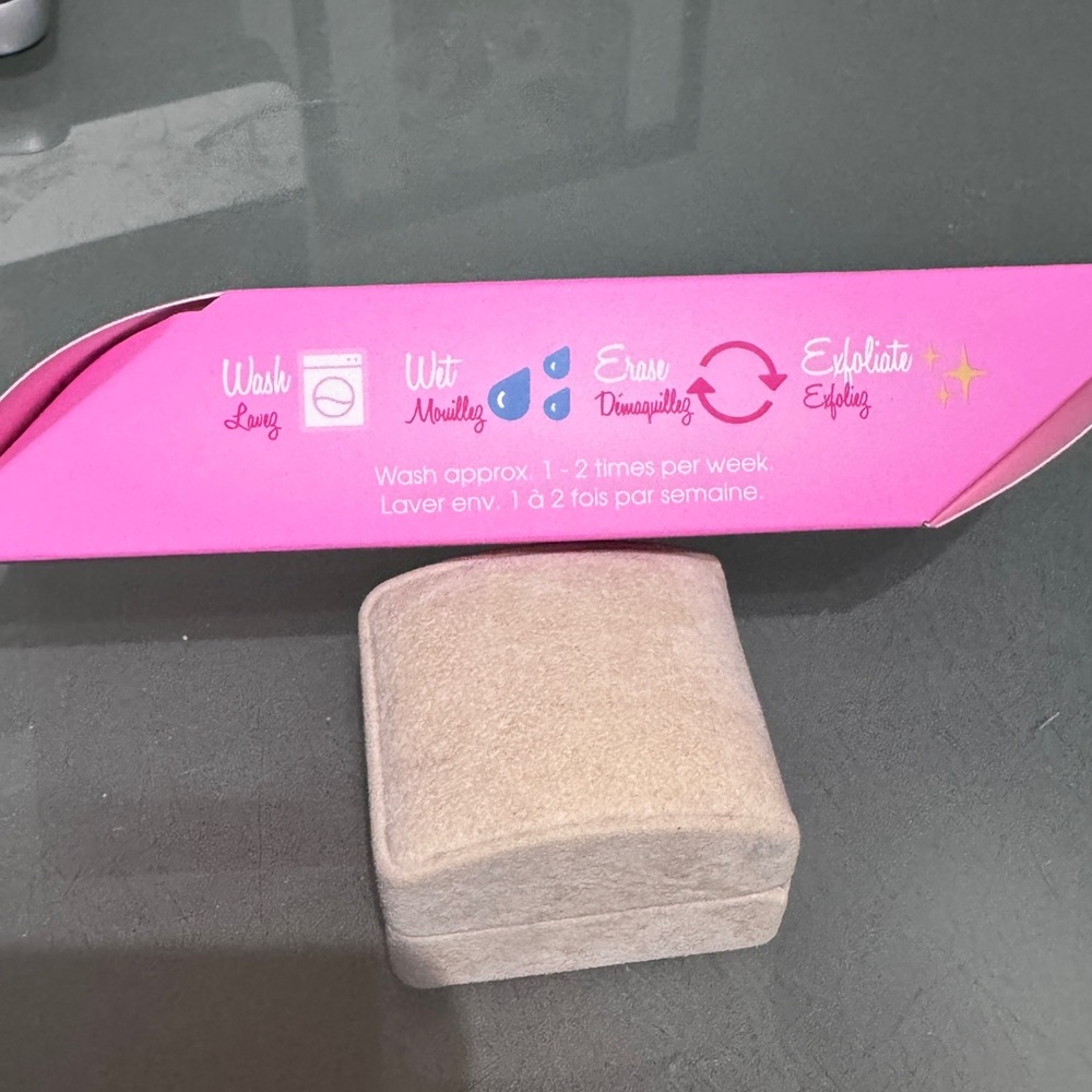 💖✨ The Original Makeup Eraser – Pink Edition | Eco-Chic Skincare Essential ✨💖 - Picture 14 of 16